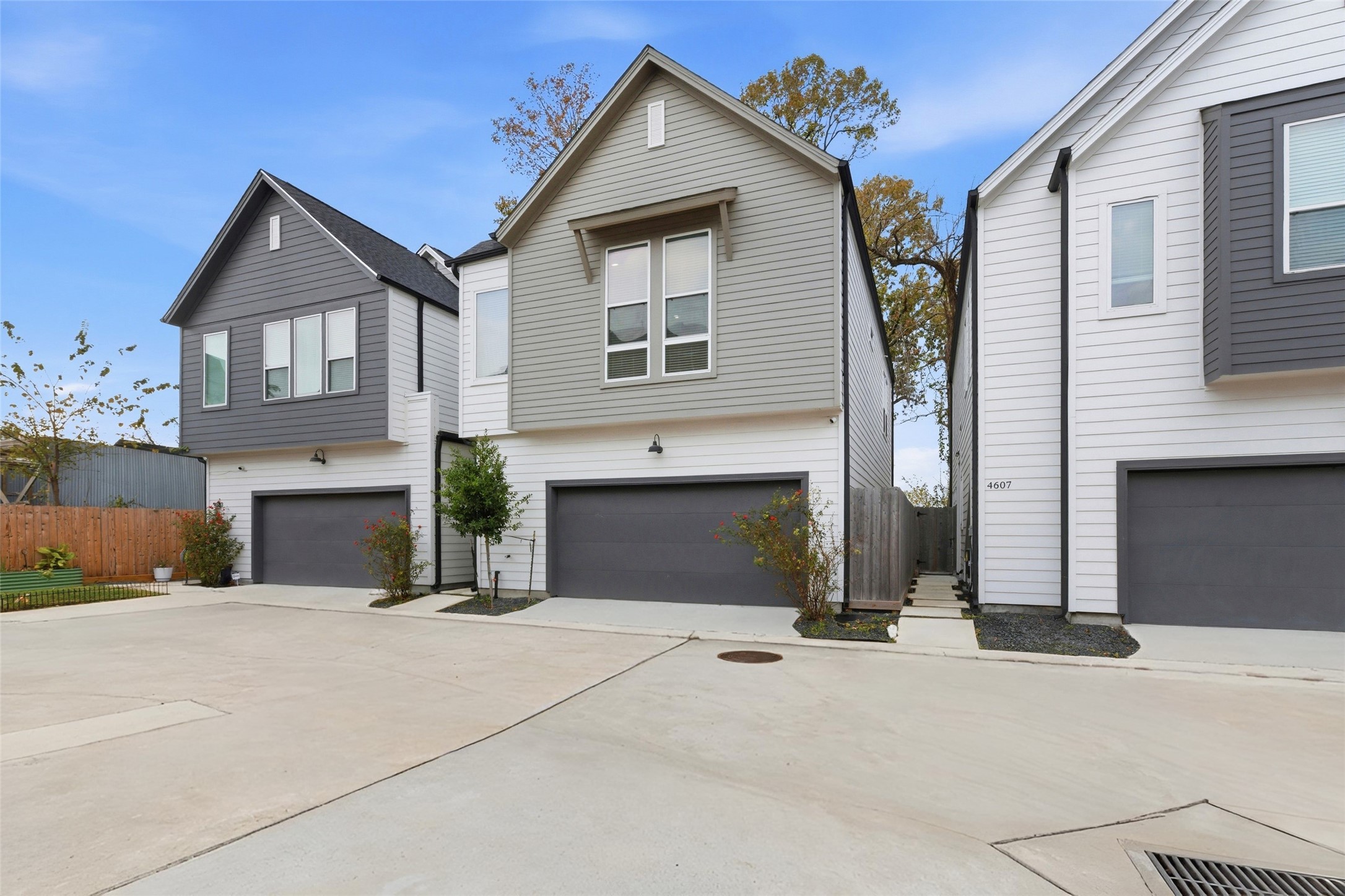 4605 Lavatera Street Houston, TX 77018 - Photo 2 of 39