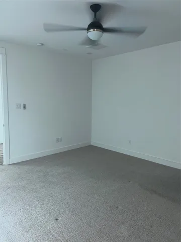 a view of empty room with a ceiling fan