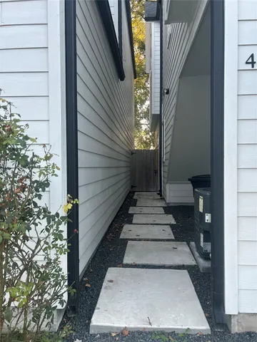 a view of entryway with a front door