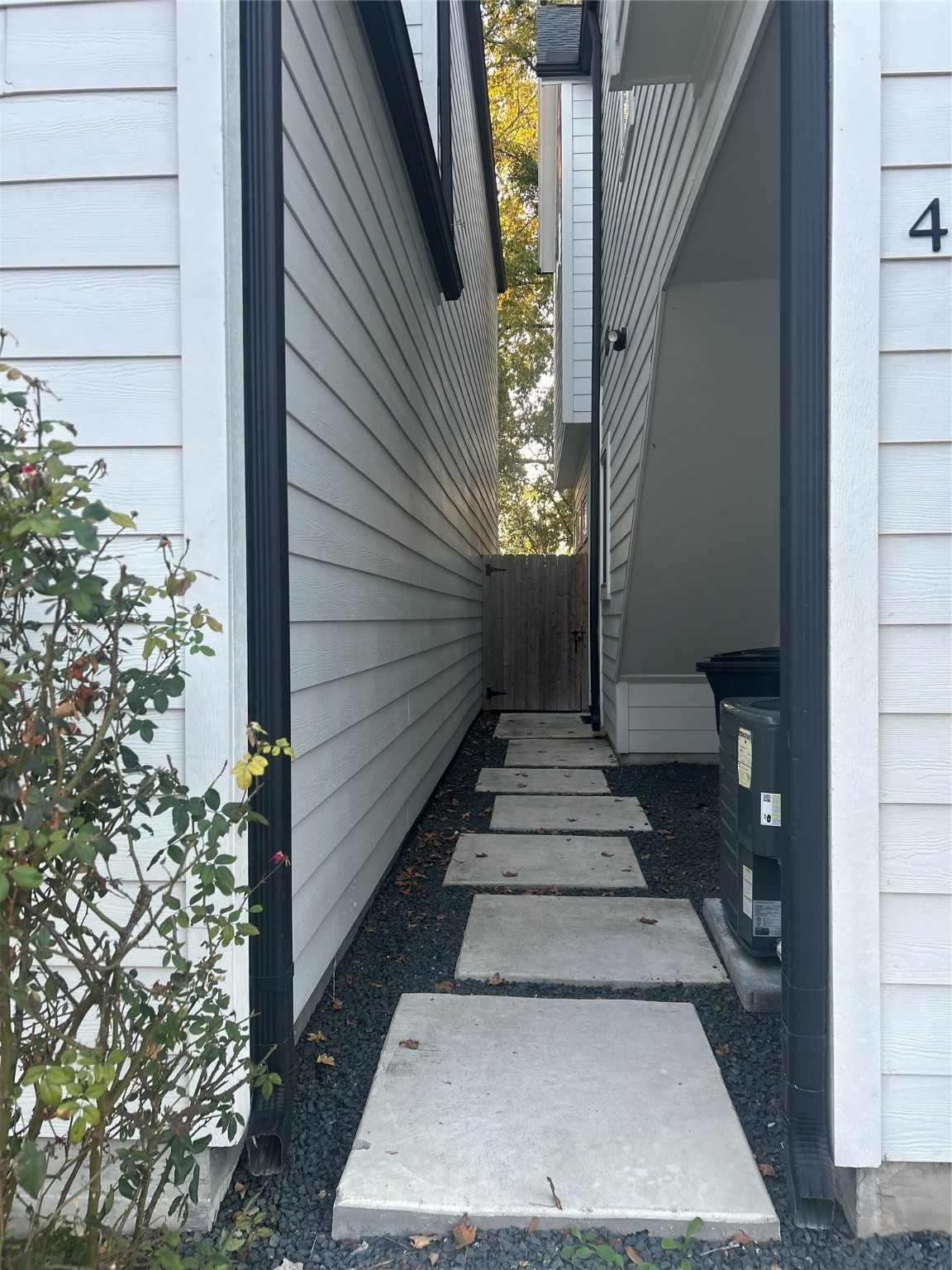 4605 Lavatera Street Houston, TX 77018 - Photo 5 of 50 a view of entryway with a front door