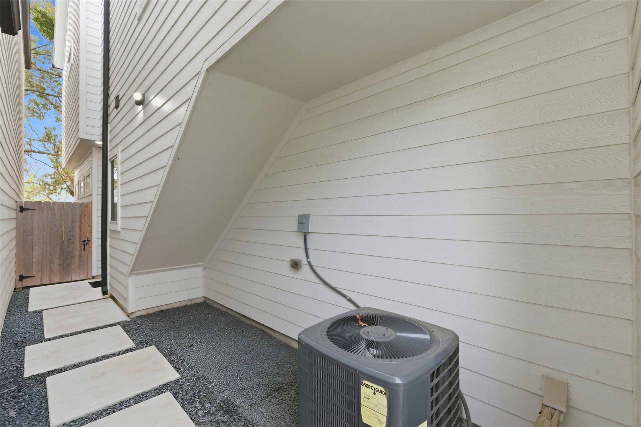 4605 Lavatera Street Houston, TX 77018 - Photo 5 of 39