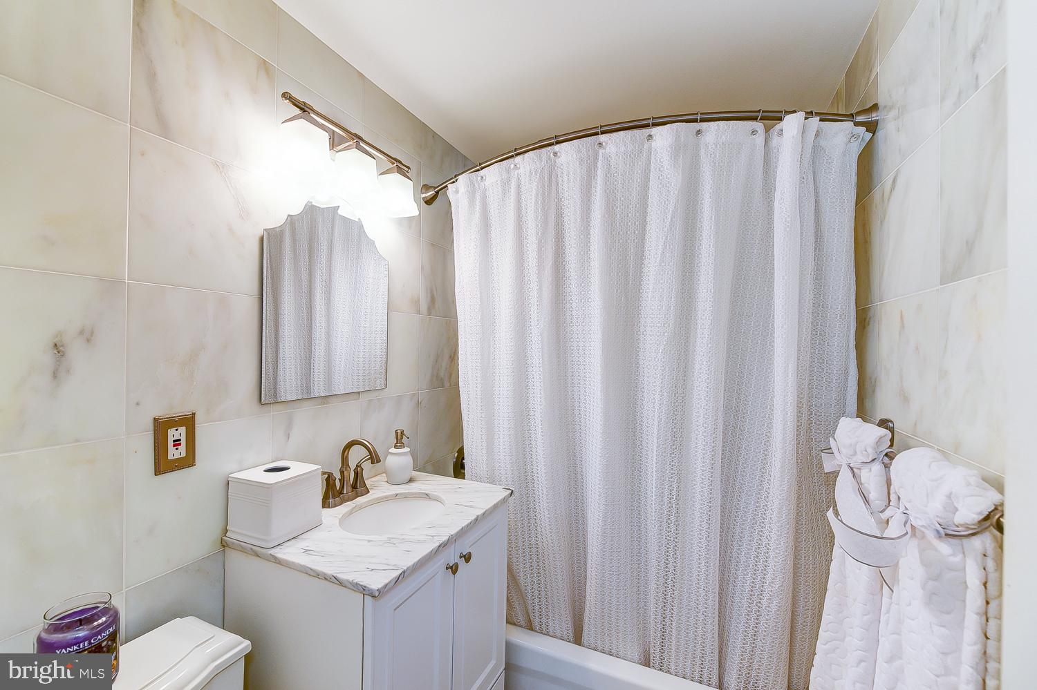 1311 Delaware Avenue Southwest, Unit S145 Washington, DC 20024 - Photo 10 of 22 Beautifully updated bathroom