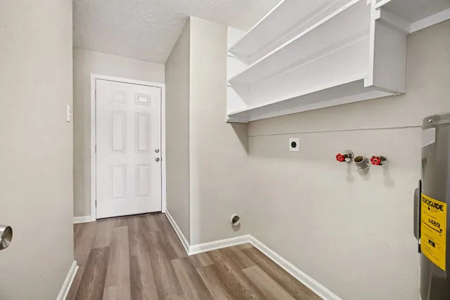 a view of utility room