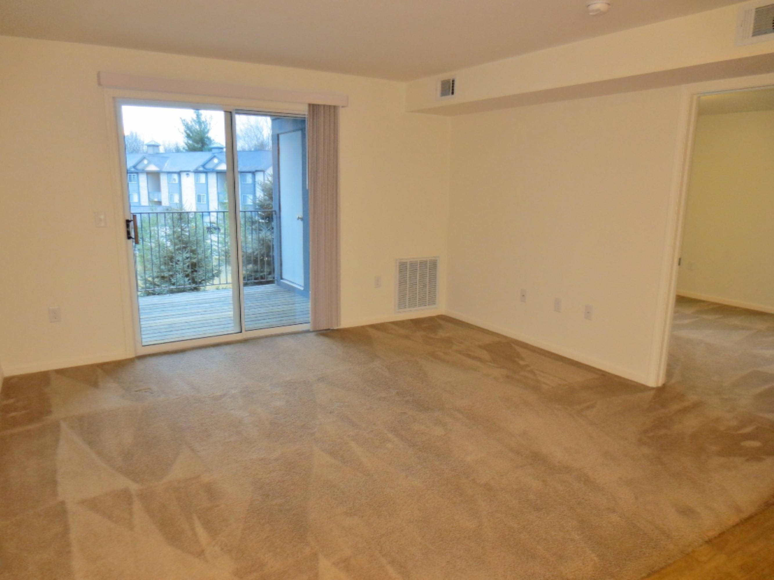18400 North Ridge Court, Unit 18 Spring Lake, MI 49456 - Photo 8 of 17 Living Room