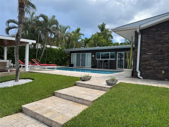 a view of a house with a backyard