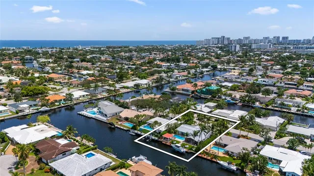 a view of a backyard with palm trees