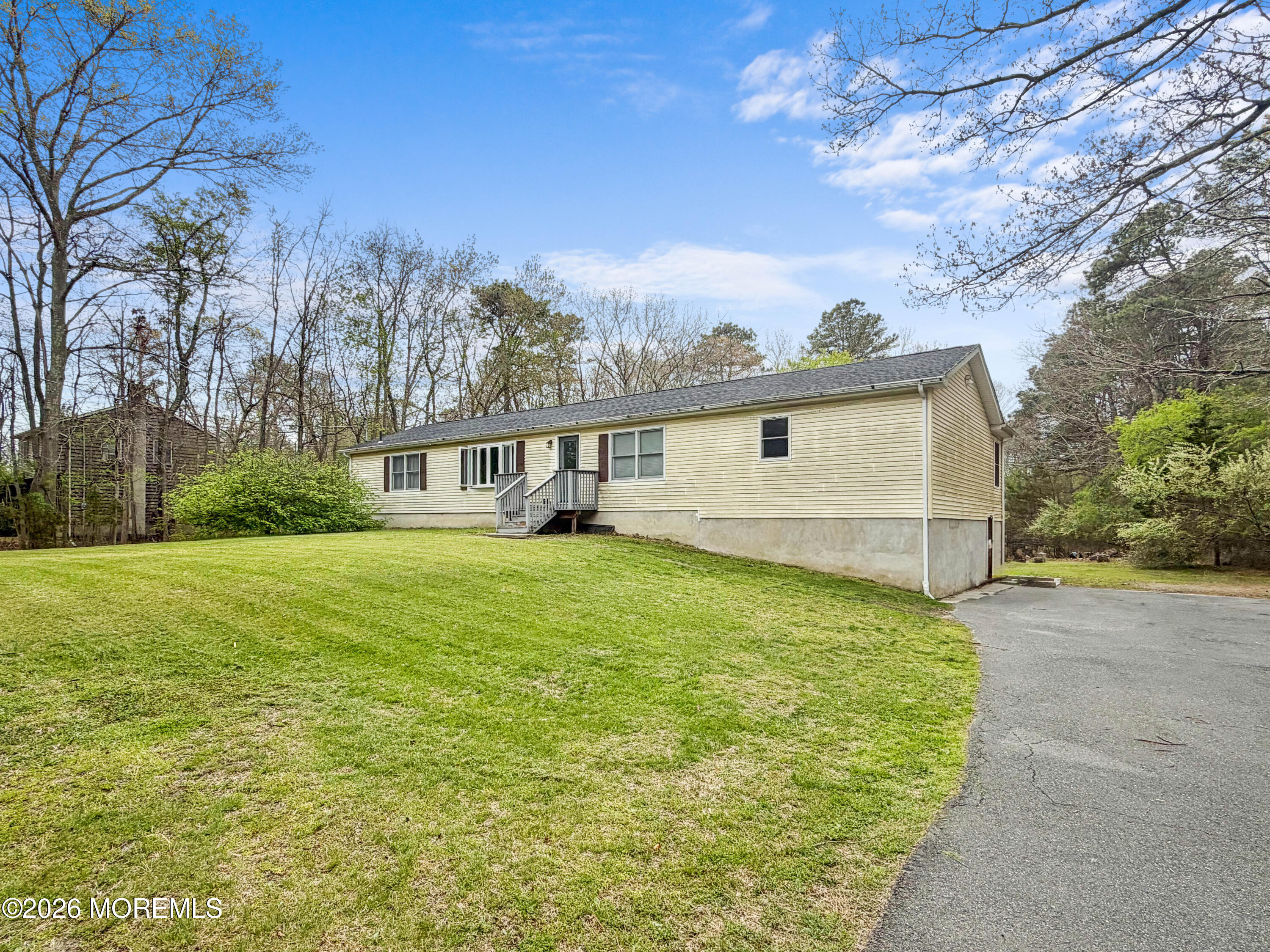 260 Perrineville Road Jackson, NJ 08527 - Photo 14 of 29 Front w/Long Driveway