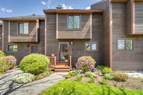 $419,900 | 10 Thornhill Road, Stratham, NH 03885