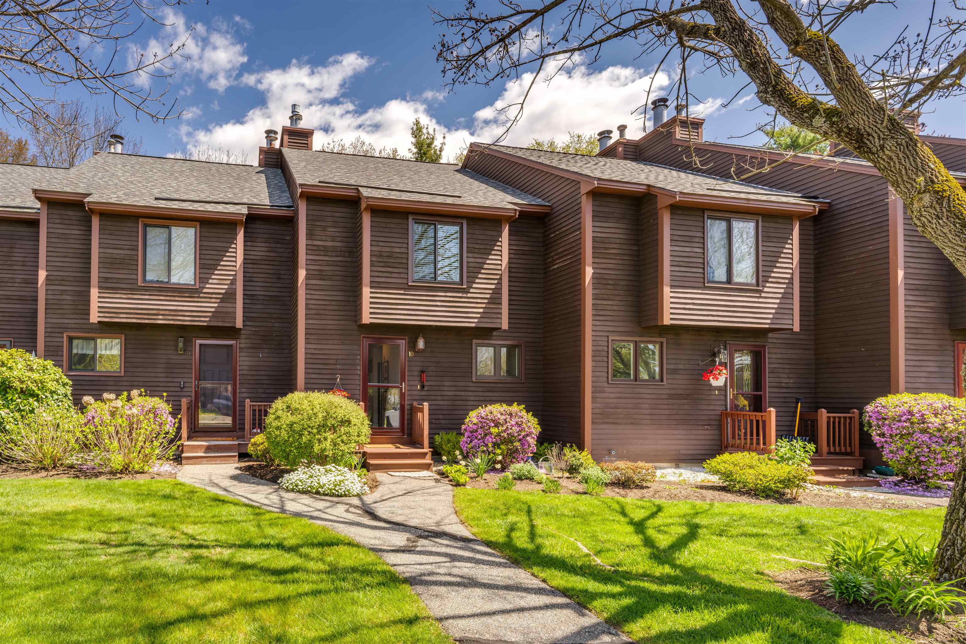 10 Thornhill Road Stratham, NH 03885 - Photo 2 of 23