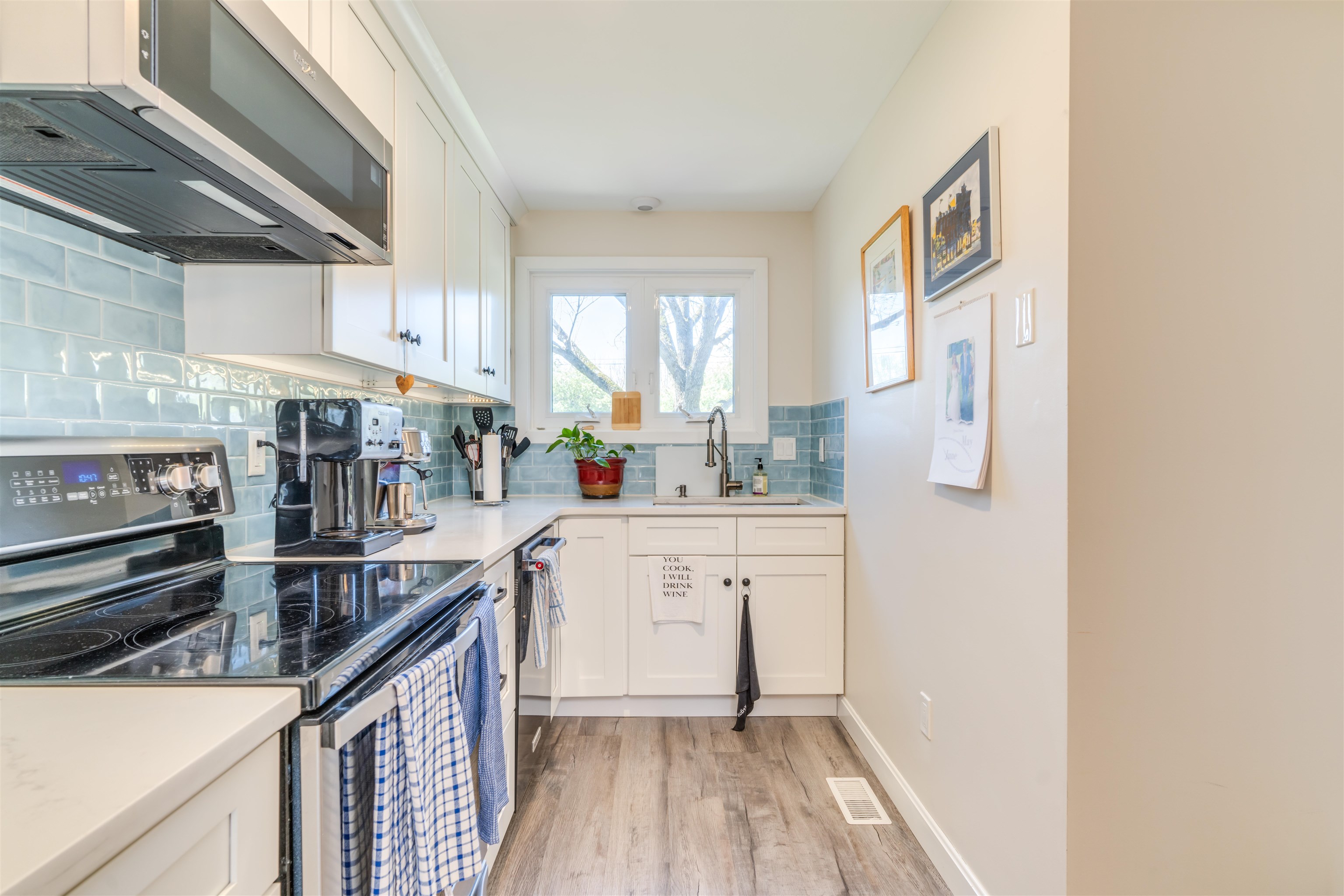 10 Thornhill Road Stratham, NH 03885 - Photo 4 of 23