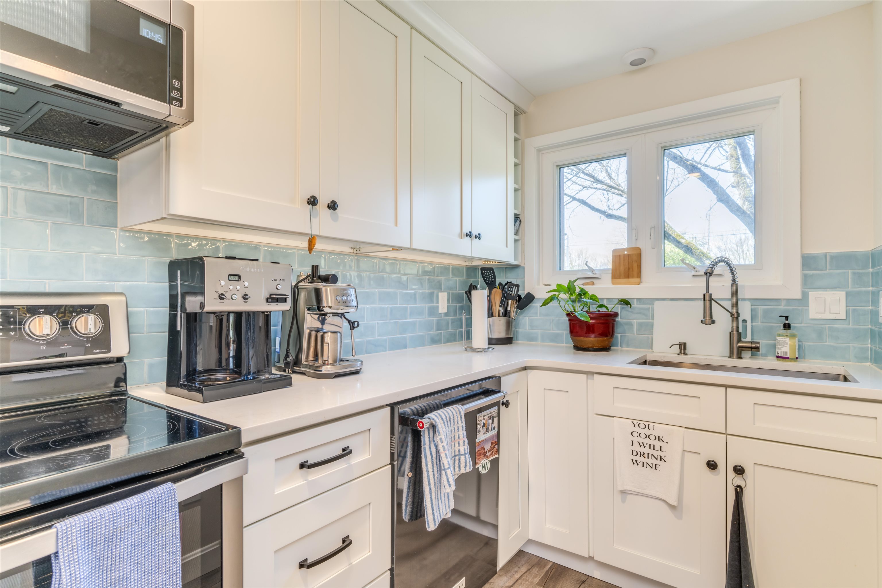 10 Thornhill Road Stratham, NH 03885 - Photo 5 of 23