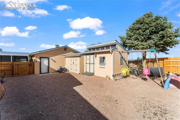 $249,900 | 956 South Countryside Lane, Pueblo, CO 81007