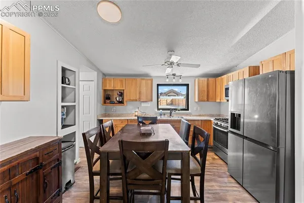 $249,900 | 956 South Countryside Lane, Pueblo, CO 81007