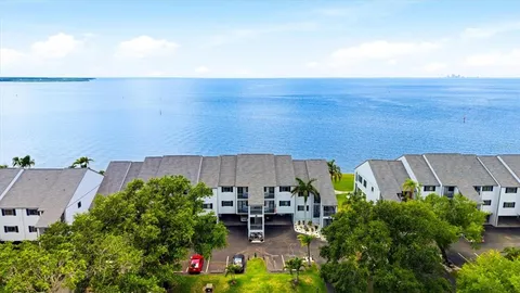 $275,000 | 818 Bahia Del Sol Drive, Unit 28, Ruskin, FL 33570