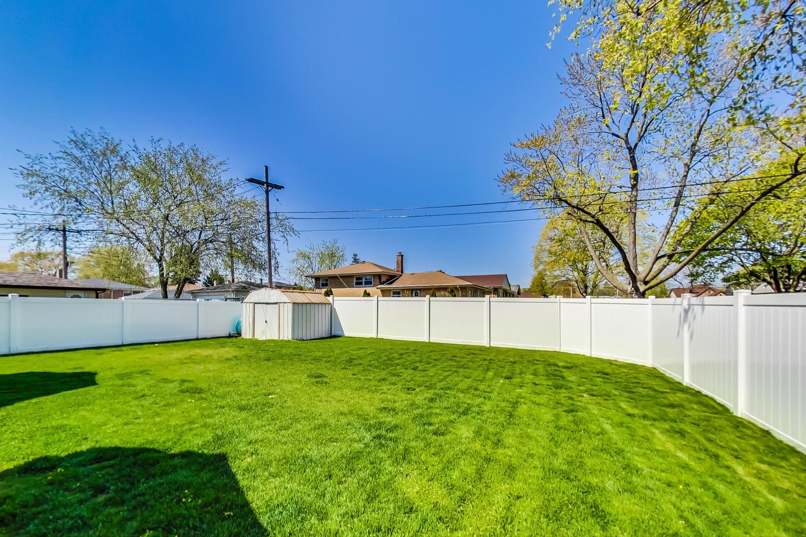 7524 East Prairie Road Skokie, IL 60076 - Photo 52 of 55 a view of a back yard