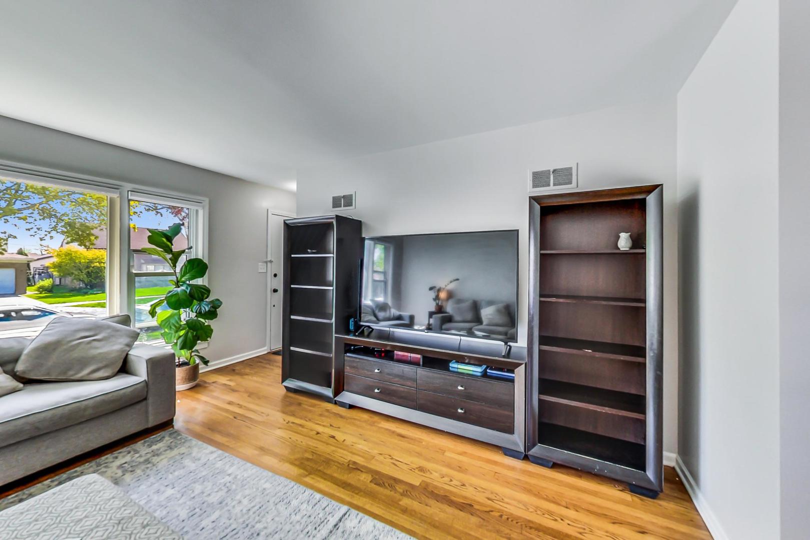 7524 East Prairie Road Skokie, IL 60076 - Photo 7 of 55 a living room with furniture hardwood floor and a ceiling fan