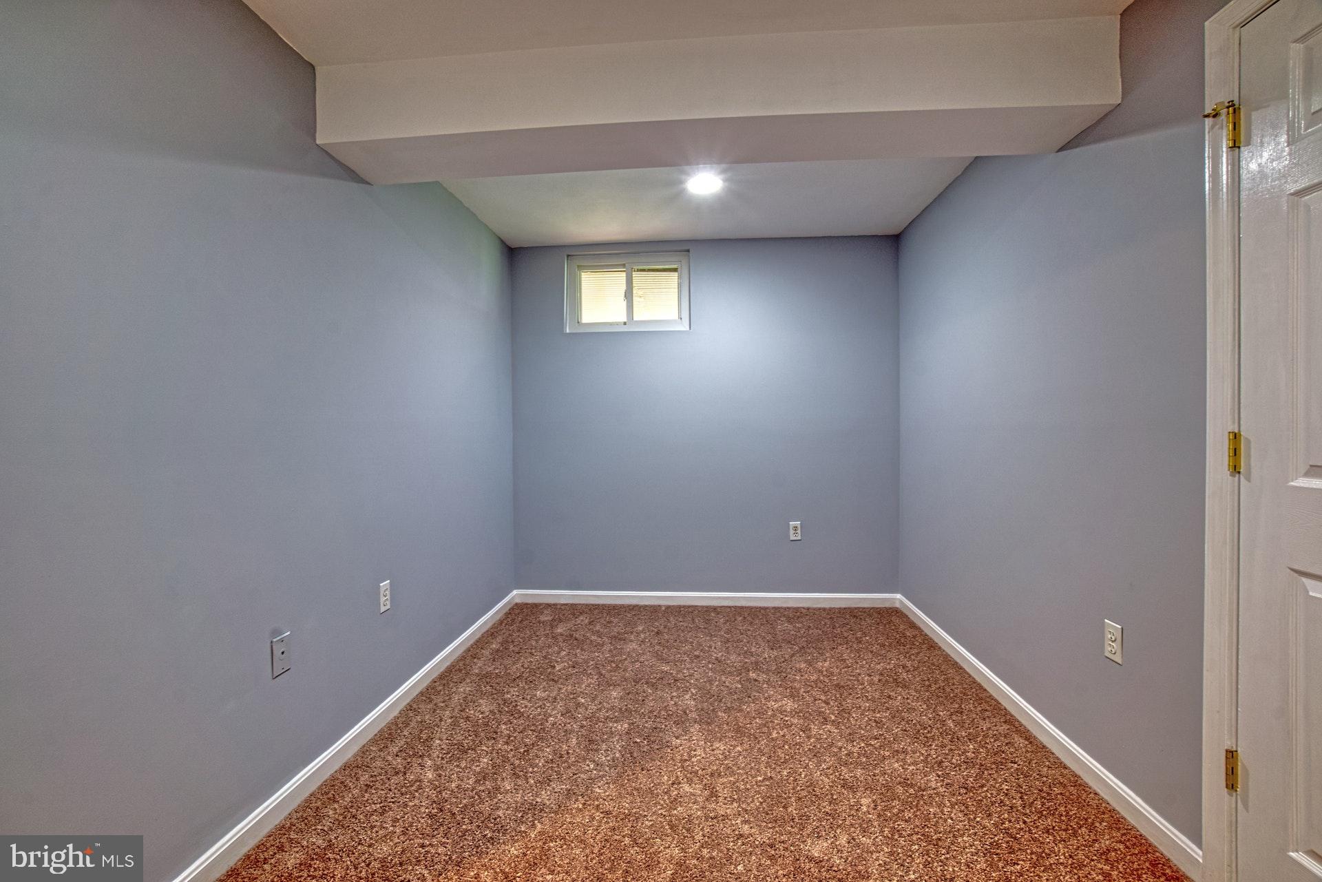 719 Old Hunt Way Herndon, VA 20170 - Photo 38 of 58 Owners used this as a 5th bedroom. Full bath near.