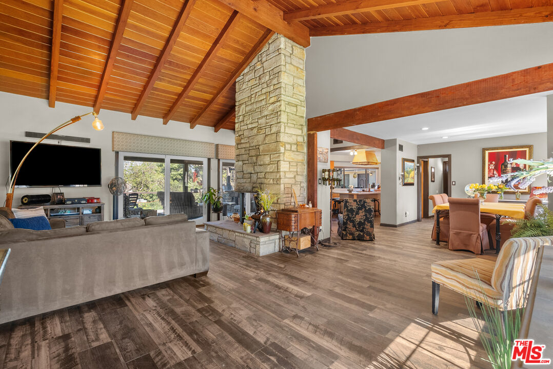 24316 Arcadia Street Newhall, CA 91321 - Photo 11 of 41