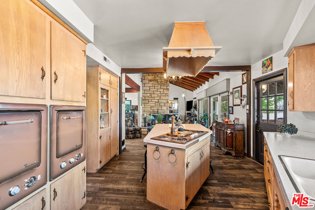 24316 Arcadia Street Newhall, CA 91321 - Photo 17 of 41