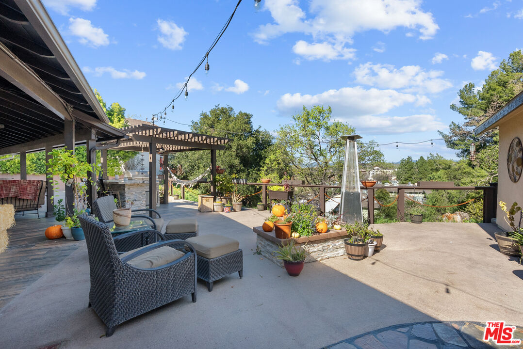 24316 Arcadia Street Newhall, CA 91321 - Photo 30 of 41