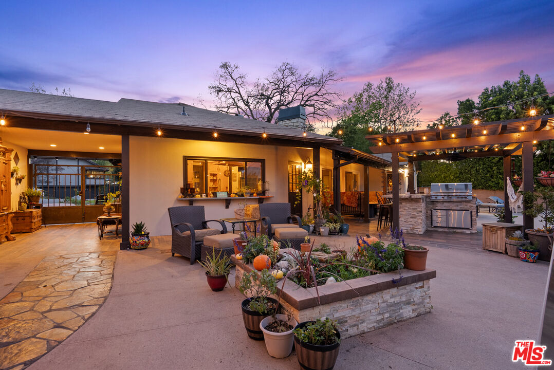 24316 Arcadia Street Newhall, CA 91321 - Photo 5 of 41