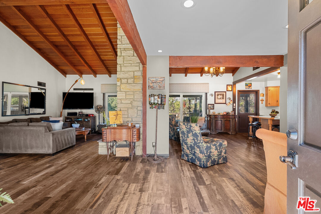 24316 Arcadia Street Newhall, CA 91321 - Photo 10 of 41