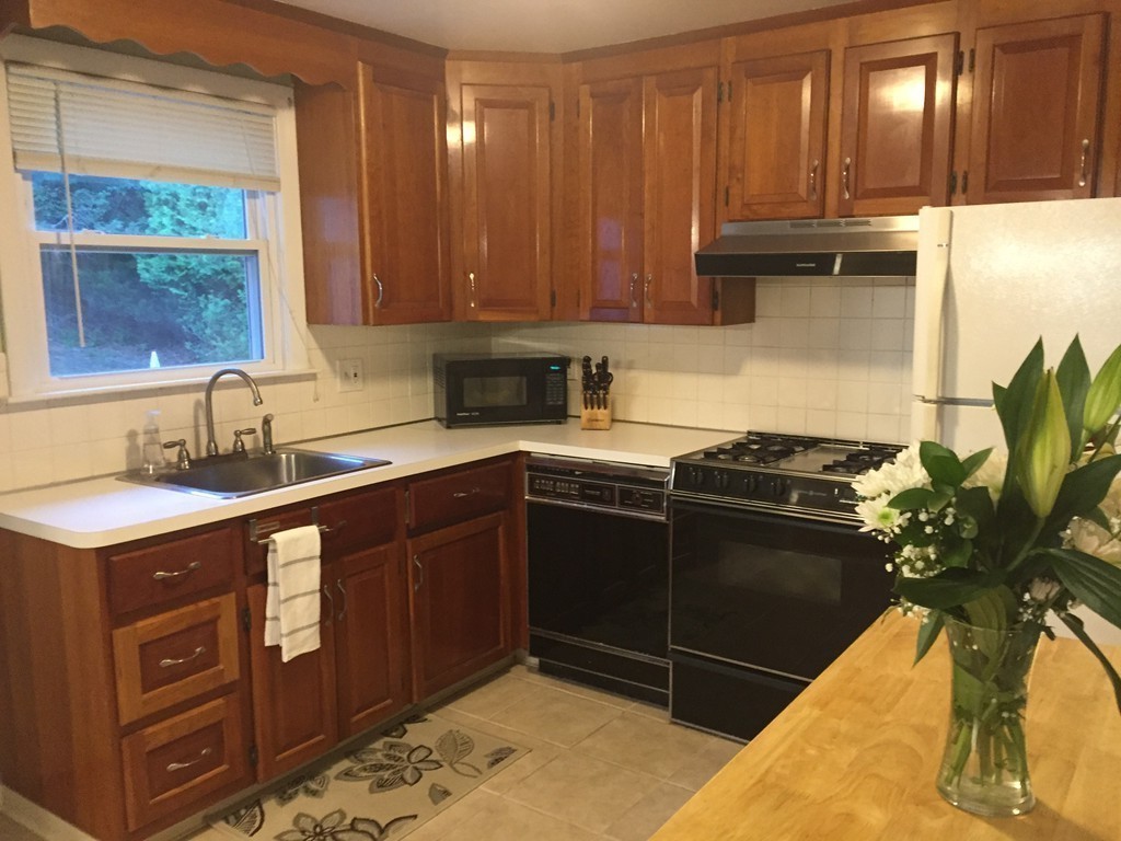 98 Spallus Road Stoughton, MA 02072 - Photo 4 of 16