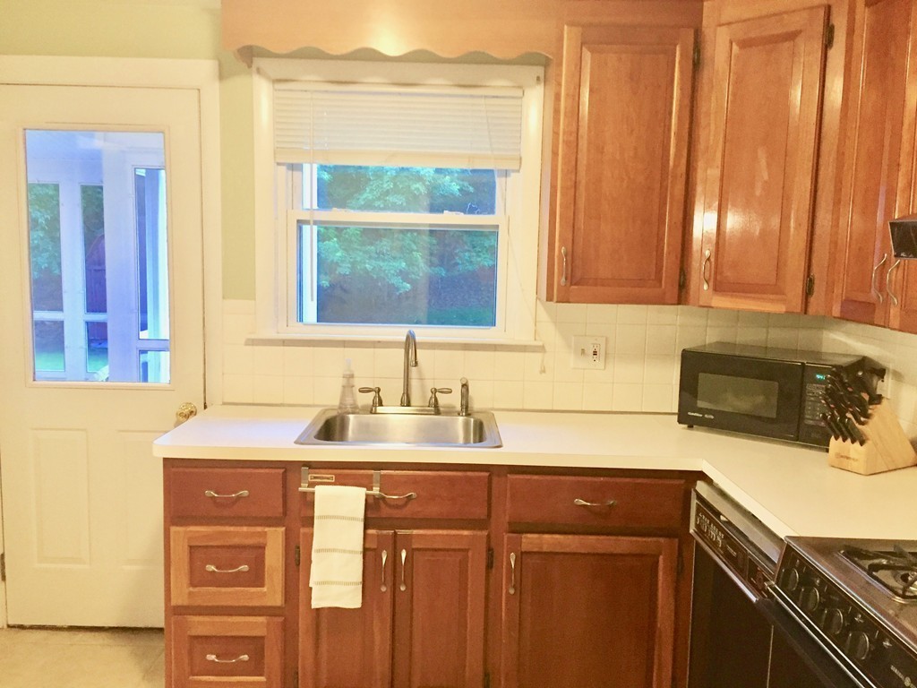 98 Spallus Road Stoughton, MA 02072 - Photo 5 of 16
