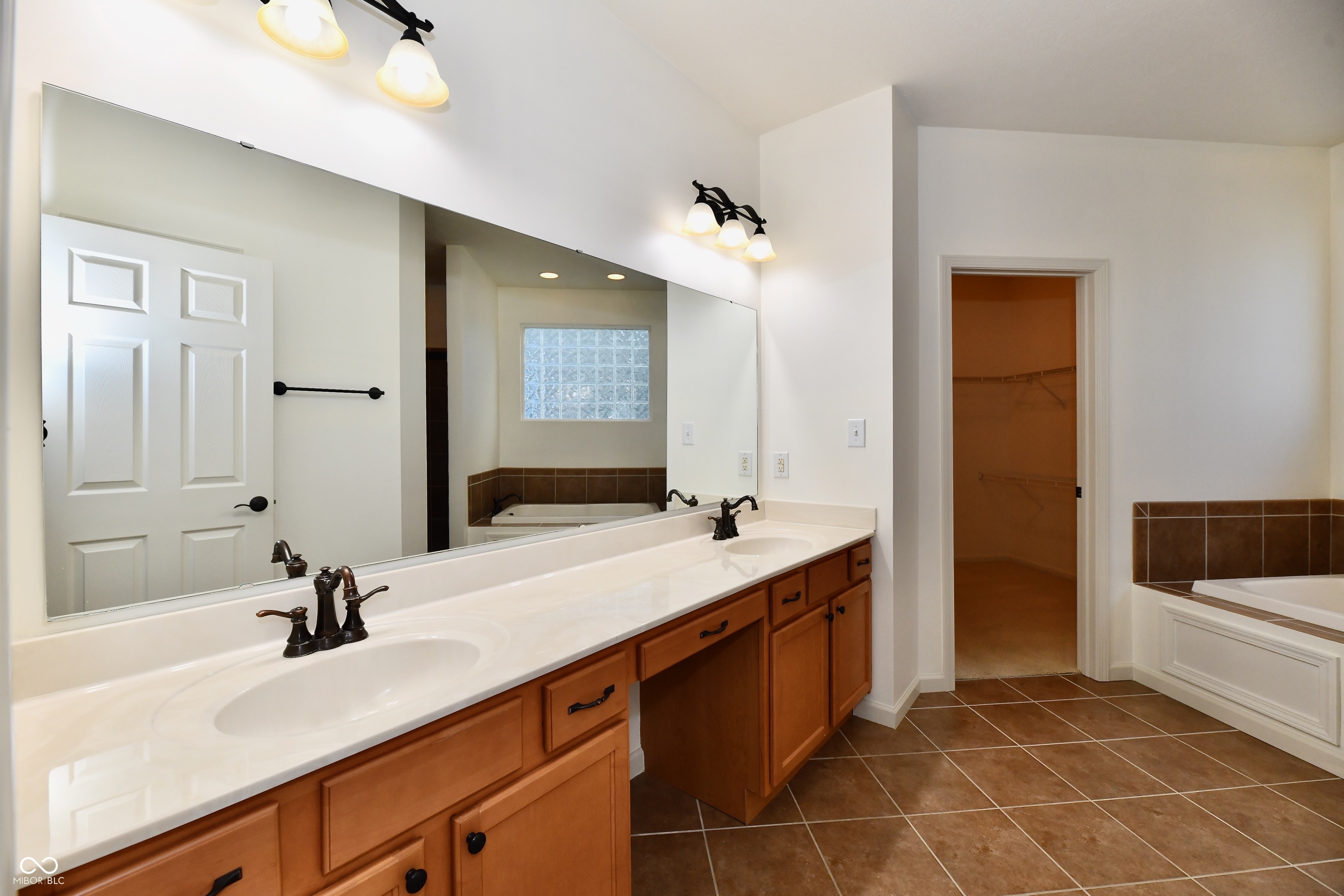 9155 Crystal River Drive Indianapolis, IN 46240 - Photo 18 of 36