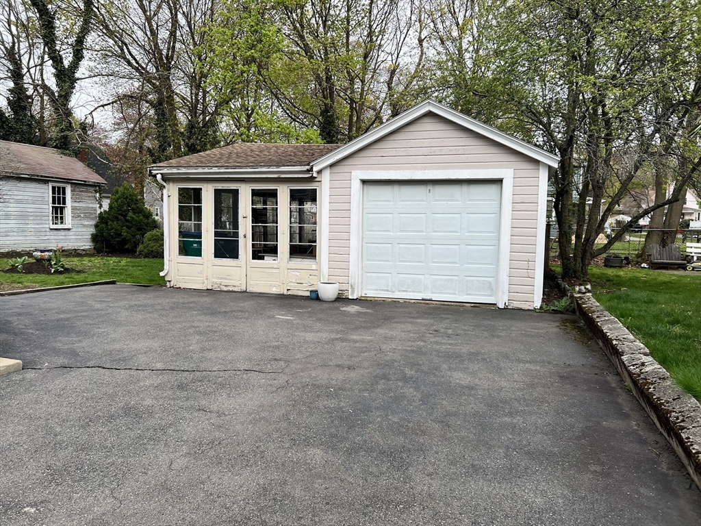 46 Richardson Road Lynn, MA 01904 - Photo 3 of 29