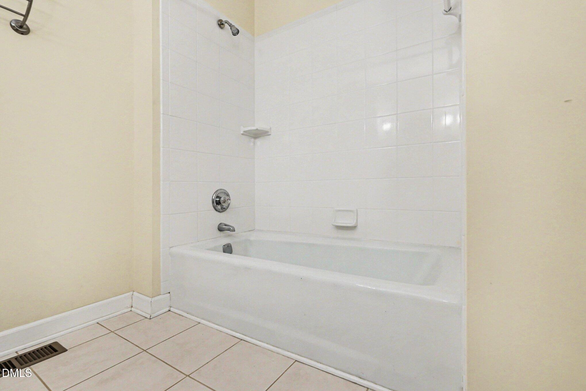 8612 Maidstone Court Raleigh, NC 27613 - Photo 22 of 29 022_file_5503