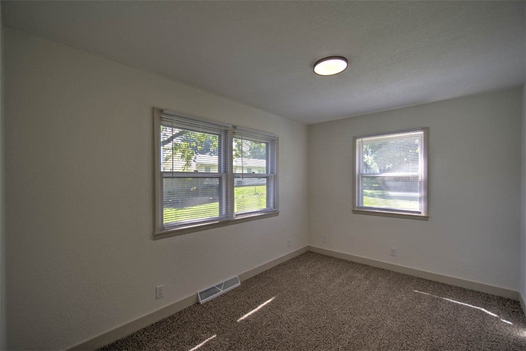 1715 West Ravina Park Road Decatur, IL 62526 - Photo 13 of 22 Gallery Image 13
