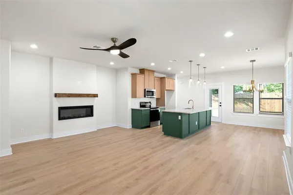 $329,990 | 613 Escovedo Drive, Italy, TX 76651