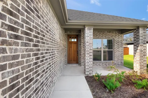 $329,990 | 613 Escovedo Drive, Italy, TX 76651