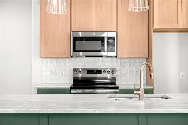 $329,990 | 613 Escovedo Drive, Italy, TX 76651