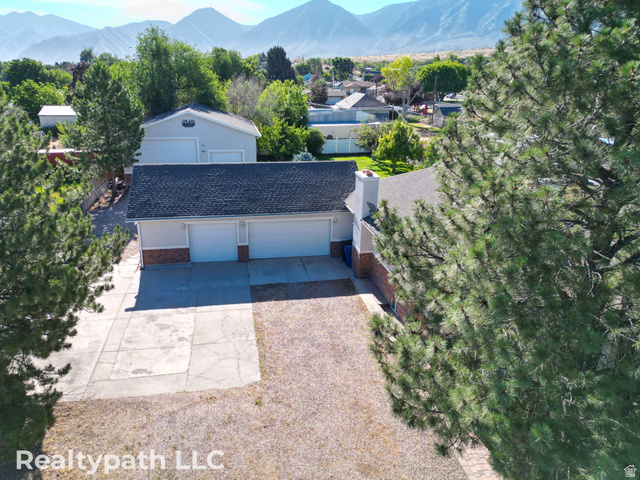 475 South 300 East Payson, UT 84651 - Photo 6 of 12 Property featuring a multi-car garage, an additional detached garage structure, and a paved driveway