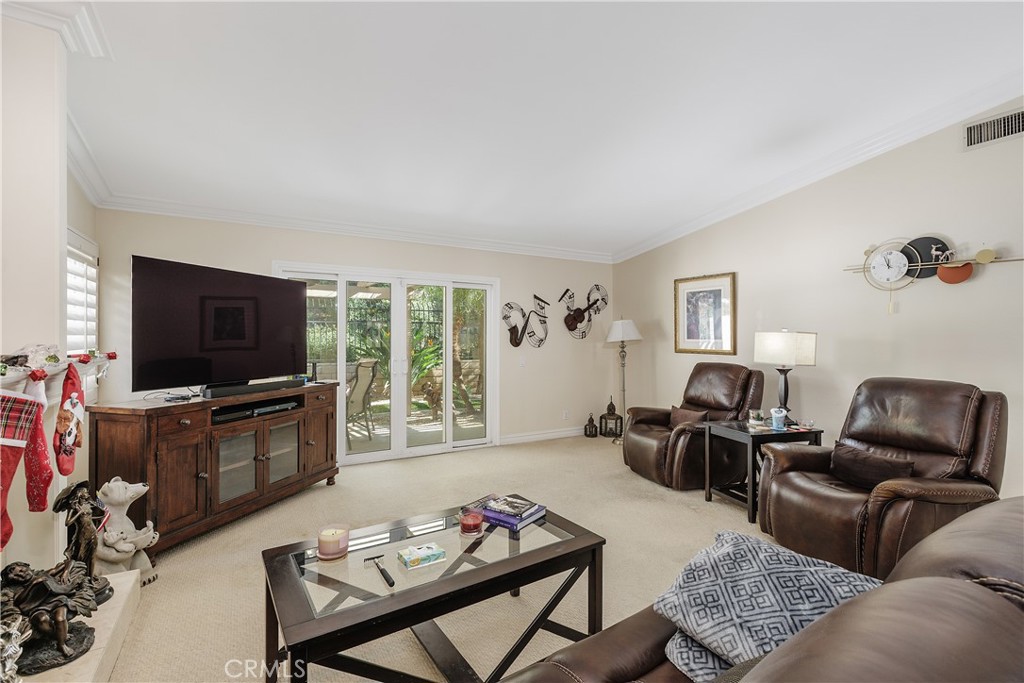 547 Vía Zapata Riverside, CA 92507 - Photo 7 of 36