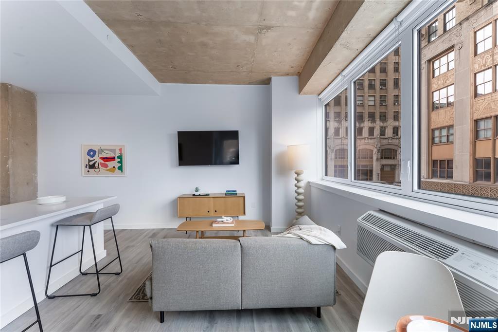 10 Commerce Court, Unit 2G Newark, NJ 07102 - Photo 2 of 11