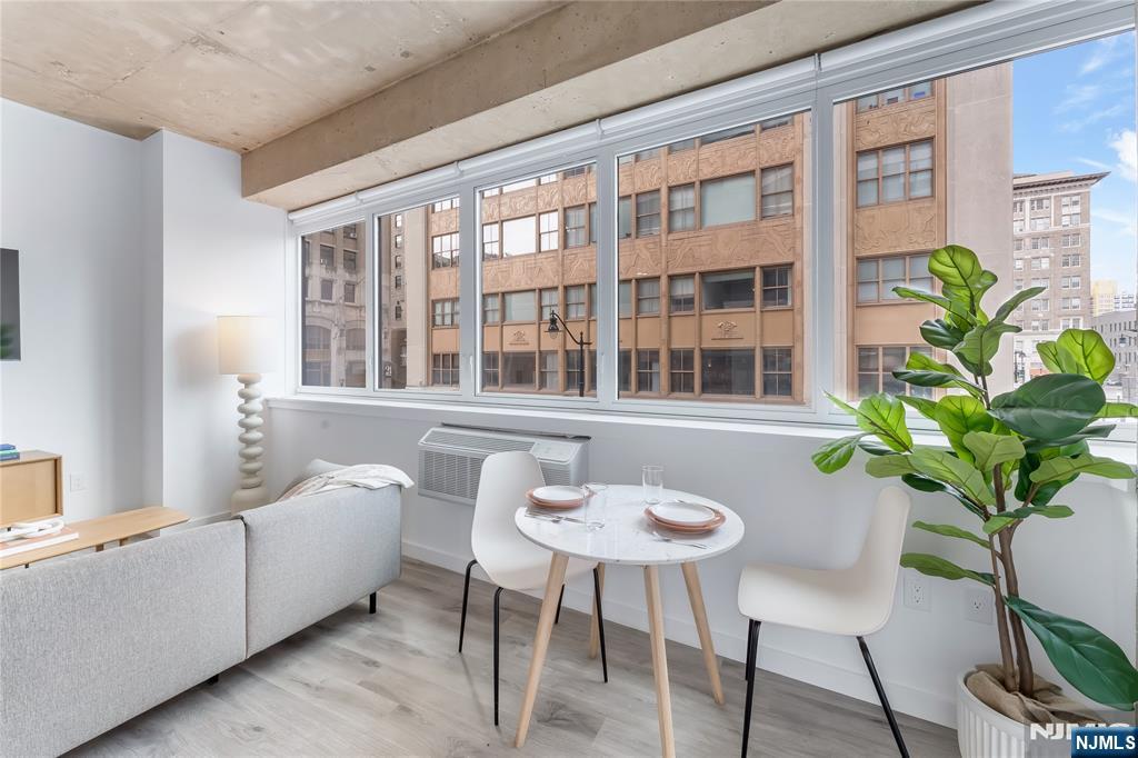 10 Commerce Court, Unit 2G Newark, NJ 07102 - Photo 3 of 11