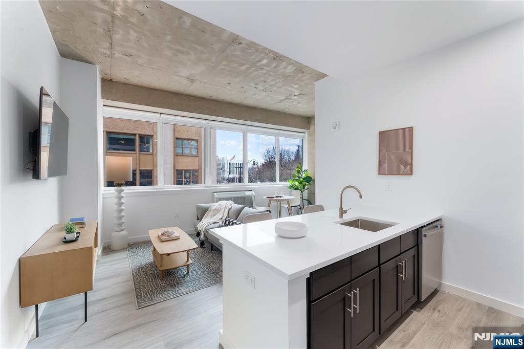 10 Commerce Court, Unit 2G Newark, NJ 07102 - Photo 5 of 11