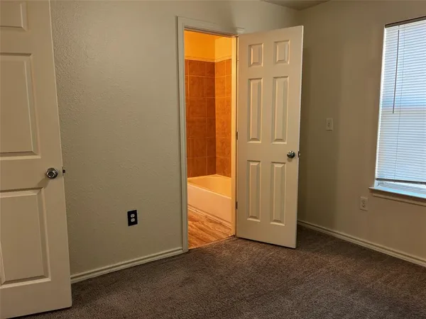 $1,450 | 214 East Little Street, Duncanville, TX 75137