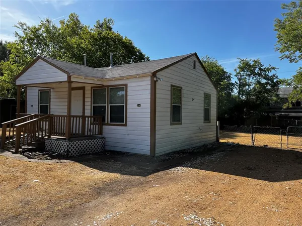 $1,450 | 214 East Little Street, Duncanville, TX 75137