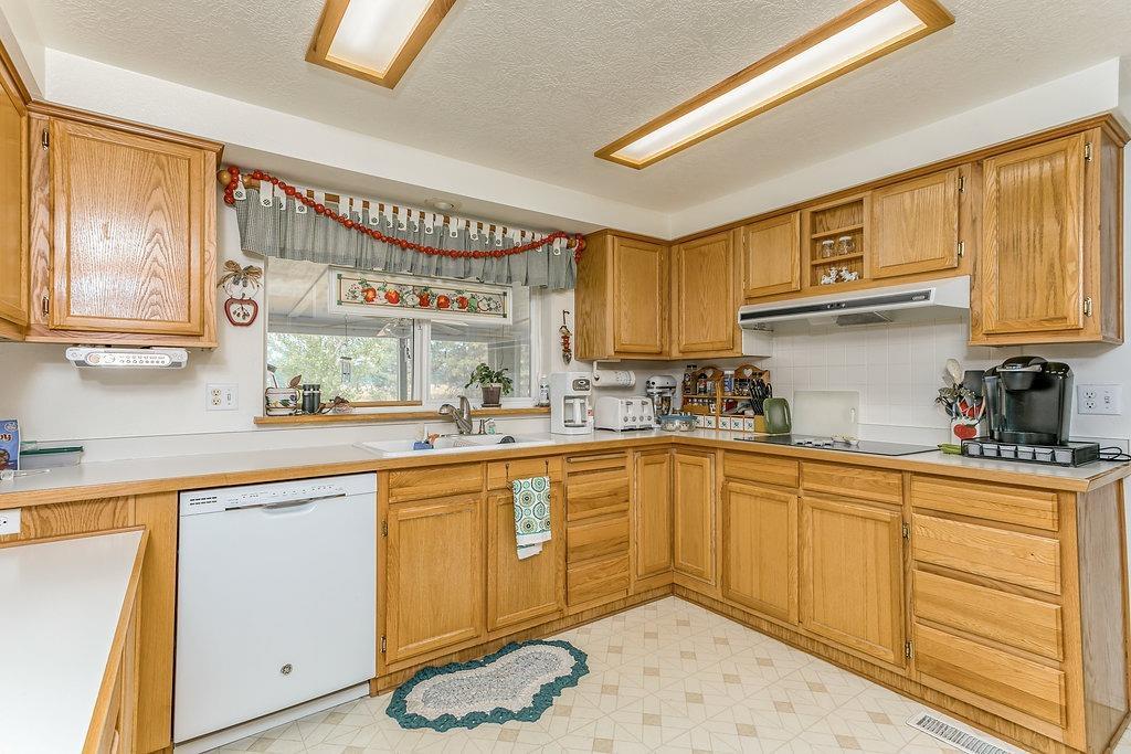 11719 Duggan Road Gold Hill, OR 97525 - Photo 12 of 32 Additional Photo