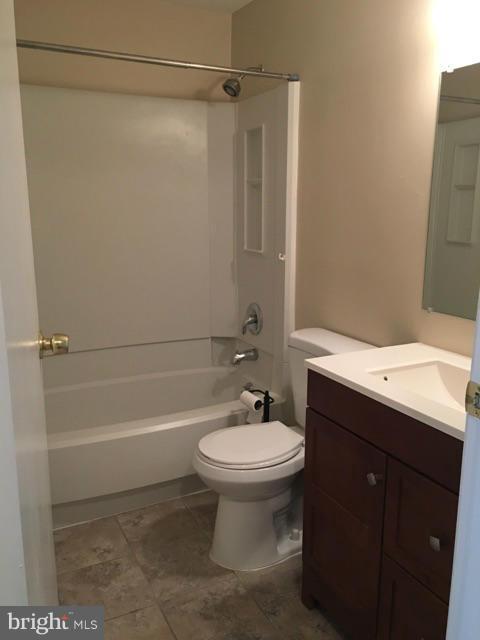 1440 Farmcrest Way Silver Spring, MD 20905 - Photo 12 of 19 Bath