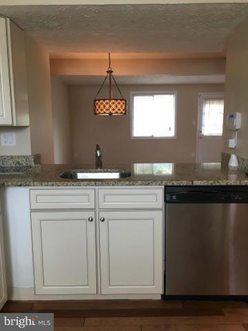 1440 Farmcrest Way Silver Spring, MD 20905 - Photo 3 of 19 Kitchen