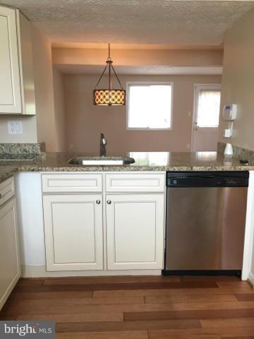 1440 Farmcrest Way Silver Spring, MD 20905 - Photo 4 of 19 Kitchen
