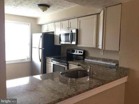 1440 Farmcrest Way Silver Spring, MD 20905 - Photo 5 of 19 Kitchen