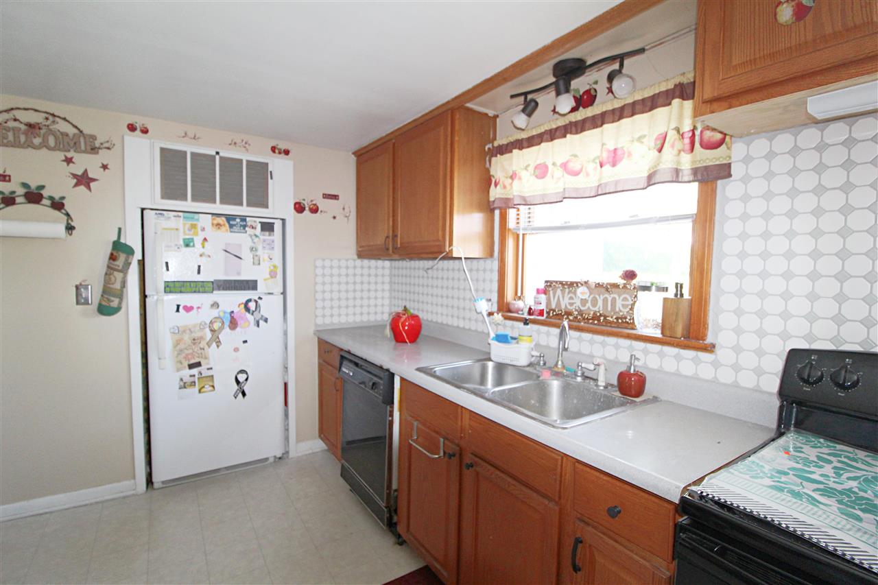 4230 East Vienna Road Clio, MI 48420 - Photo 5 of 21 50078656-4.JPG