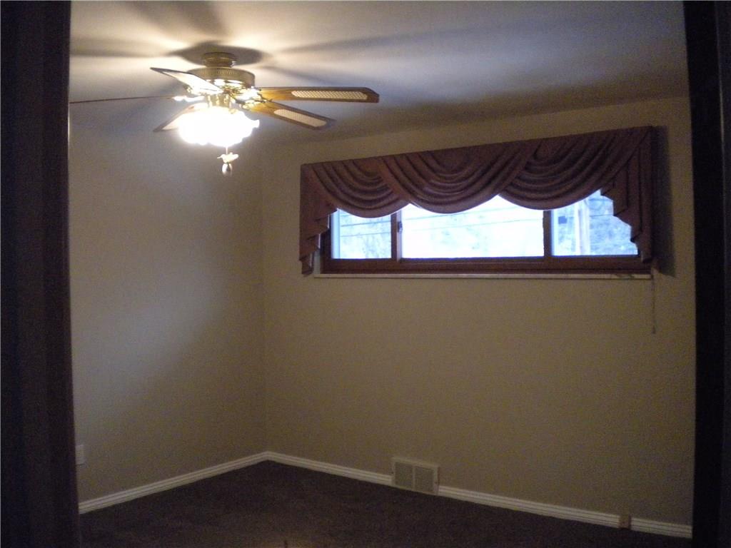 5256 Curry Road Baldwin, PA 15236 - Photo 9 of 21 Gallery Image 9
