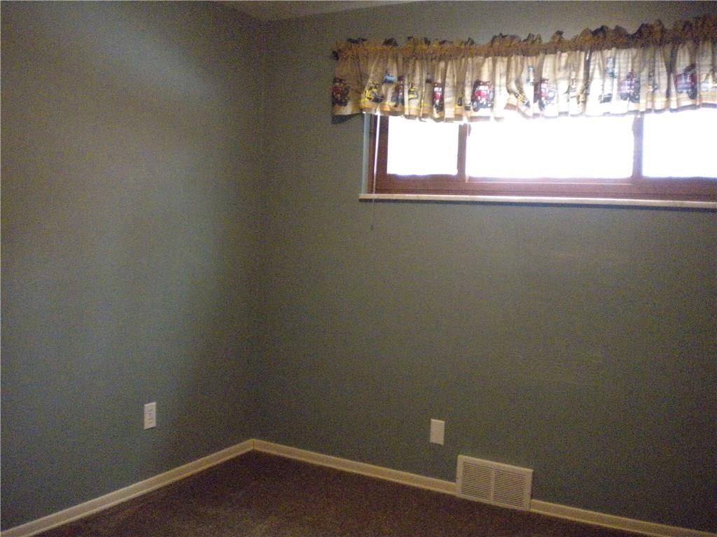 5256 Curry Road Baldwin, PA 15236 - Photo 10 of 21 Gallery Image 10